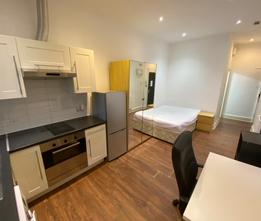 Flat 2, 32 Kelso Road, LS2 9PR, Leeds - Photo 1