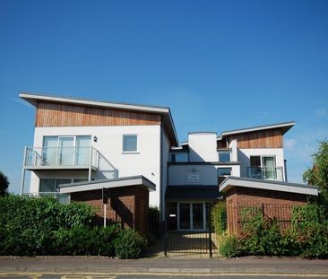 HEMEL HEMPSTEAD - Photo 1