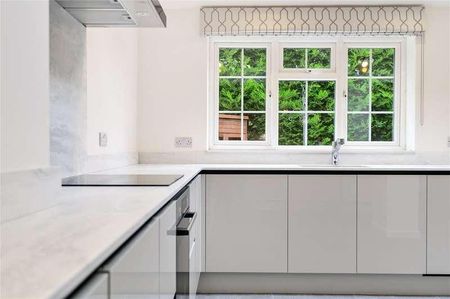 Haleswood, Cobham, Surrey, KT11 - Photo 5