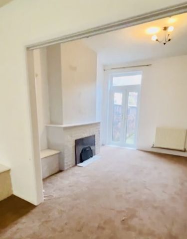 Well-presented 2-Bed Terraced House with Spacious Lounge/Diner – Close to Lidl, Sainsbury’s & market to let in - Photo 2