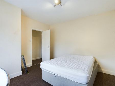 4 bedroom terraced house to rent - Photo 5