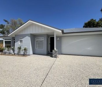 Brand New Luxury Home with Pool in Cannonvale! - Photo 3