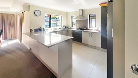 Mission Heights, 4bedroom family home - Photo 2