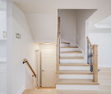 For Lease - 119 Glenashton Drive, Oakville, Ontario - Photo 2