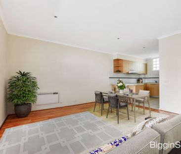 Modern Two-Bedroom Apartment in Prime Location - Photo 3