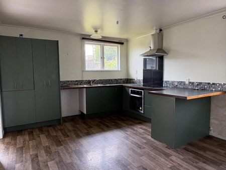 Three bedrooms, Large corner section! - Photo 4