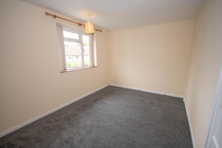 3 bedroom end of terrace house to rent - Photo 3