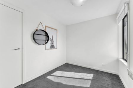 Modern Townhouse Close To Monash University & Chadstone Shopping Centre - Photo 3
