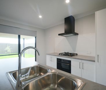 Brand New Four Bedroom Dual Living Property! - Photo 3