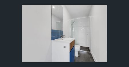 Spacious Room with Private Ensuite & Balcony – Fully Furnished - Photo 4