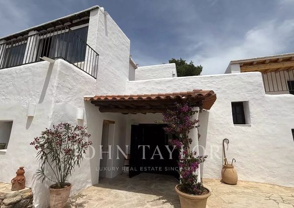 Cala Llonga, Balearic Islands 07849