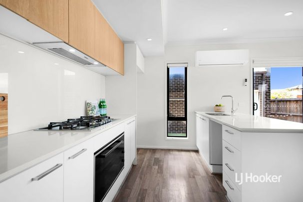 24 Palmerston Walk, Werribee VIC, Belconnen - Photo 1