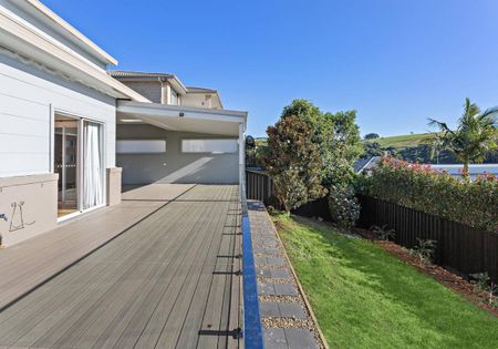 4 bedroom modern home in sought after location! - Photo 3