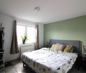 Gelijkvloers duplex-appartement met 2 slaapkamers, terras en garage gelegen te centrum-Opwijk – ref.: 3657 - Foto 2