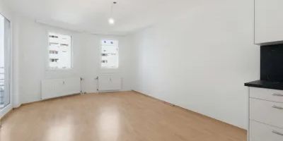 Helle 2-Zimmer-Wohnung mit Loggia & hochwertiger Tischlerküche in ruhiger Innenhoflage - Photo 3