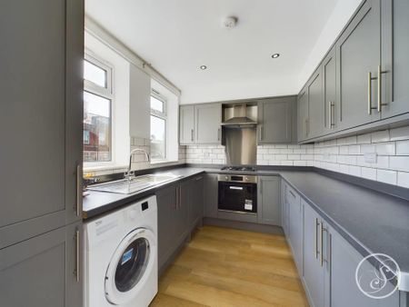 2 bedroom terraced house to rent - Photo 4