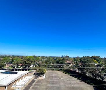 Near New Modern Aesthetic TWO bedroom + Winter Garden apartment in ... - Photo 2