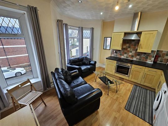 2 bedroom flat to rent - Photo 1
