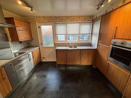 2 bedroom end of terrace house to rent - Photo 5