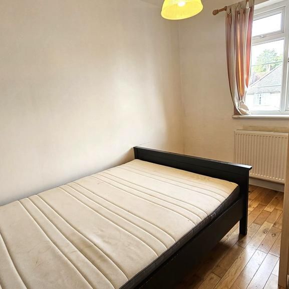 1 bedroom in a flat share to rent - Photo 2
