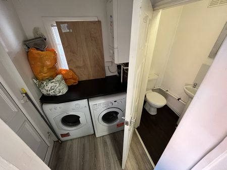 5 bedroom semi-detached house to rent - Photo 3