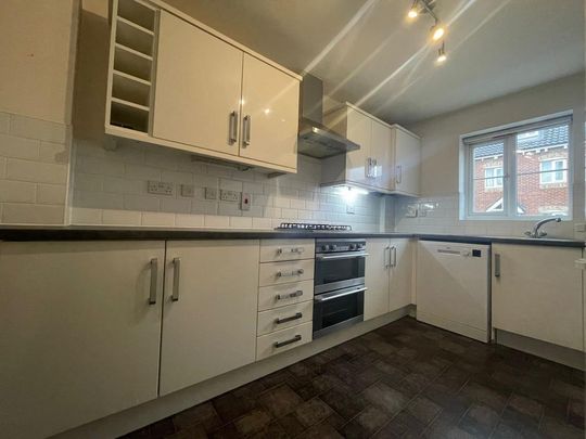 3 bedroom semi-detached house to rent - Photo 1
