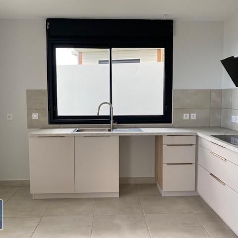 Location Maison 4 pièces 86m² LE TAMPON 97430 - Photo 1