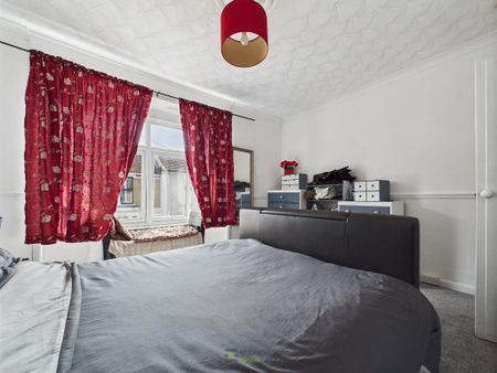 3 bedroom end of terrace house to rent - Photo 3