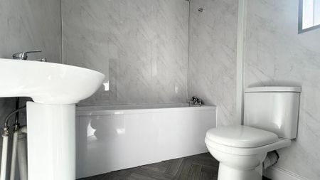 3 bedroom terraced house to rent - Photo 5