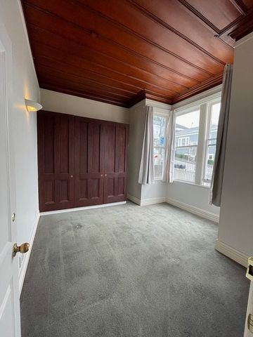 Character 3Br in great location - Photo 2