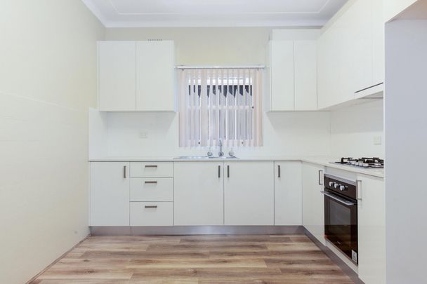 Brighton Beauty – Modern Comfort & Coastal Convenience - Photo 1