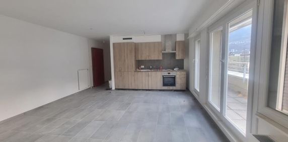 Appartement rénové de 2 pièces en attique - Foto 2