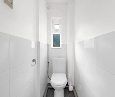 3 bedroom flat to rent - Photo 2