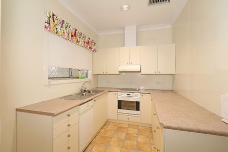 61 Phillip Avenue, Mount Austin NSW 2650 - Photo 4