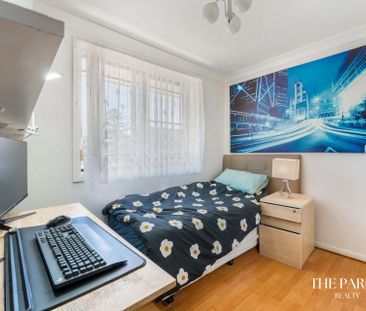 Beautiful Two Bedroom Town House - Photo 6