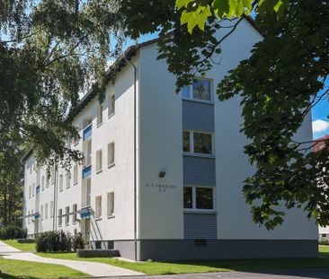 Zentral und ruhig: Gepflegte Wohnung mit Loggia und Tageslichtbad i... - Foto 1