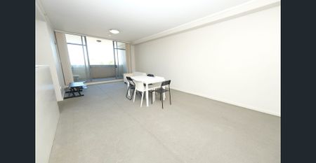 Furnished One Master Room in Pacific Square Maroubra - Photo 3