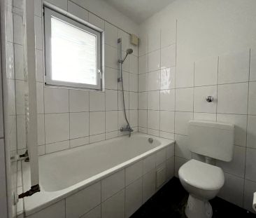 FRISCH RENOVIERTE 86m² GROßE 3-ZIMMER-WOHNUNG ZU VERMIETEN - Photo 3