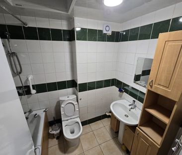 Room in a Shared House, Silver Street, N18 - Photo 2