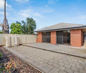 Modern low maintenance family home - Photo 4