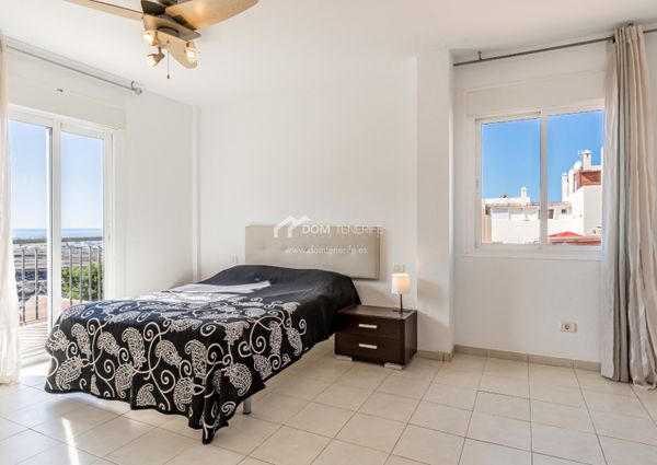 Chalet adosado · Alquiler a largo plazo ·