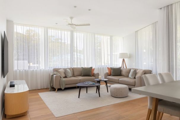 Expansive Designer Apartment in Prestigious Newmarket - Photo 1