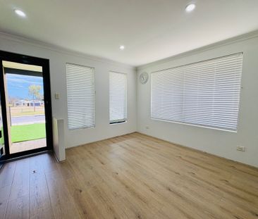 6 month lease only - Opposite Parklands - Photo 4