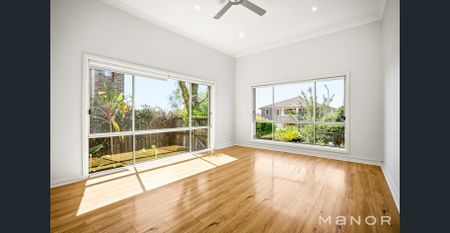 Modern residence filled with natural light - Photo 3