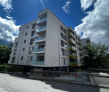 2PCES RECENT IN THE CITY CENTER - Photo 2