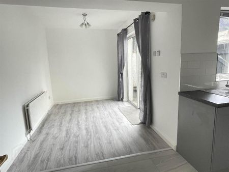 110 Stream Street, Downpatrick, BT30 6DF - Photo 3