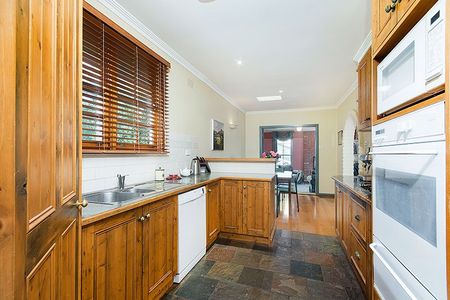 29 Roslyn Road, Belmont - Photo 2