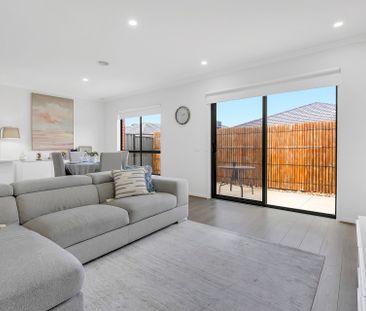Modern and Stylish 3 Bedroom Home!! - Photo 2
