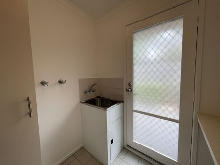 Modern & Freshly Updated 2 Bedroom Unit - Photo 4