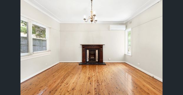 Charming timber cottage in convenient and highly sought after location - Photo 1